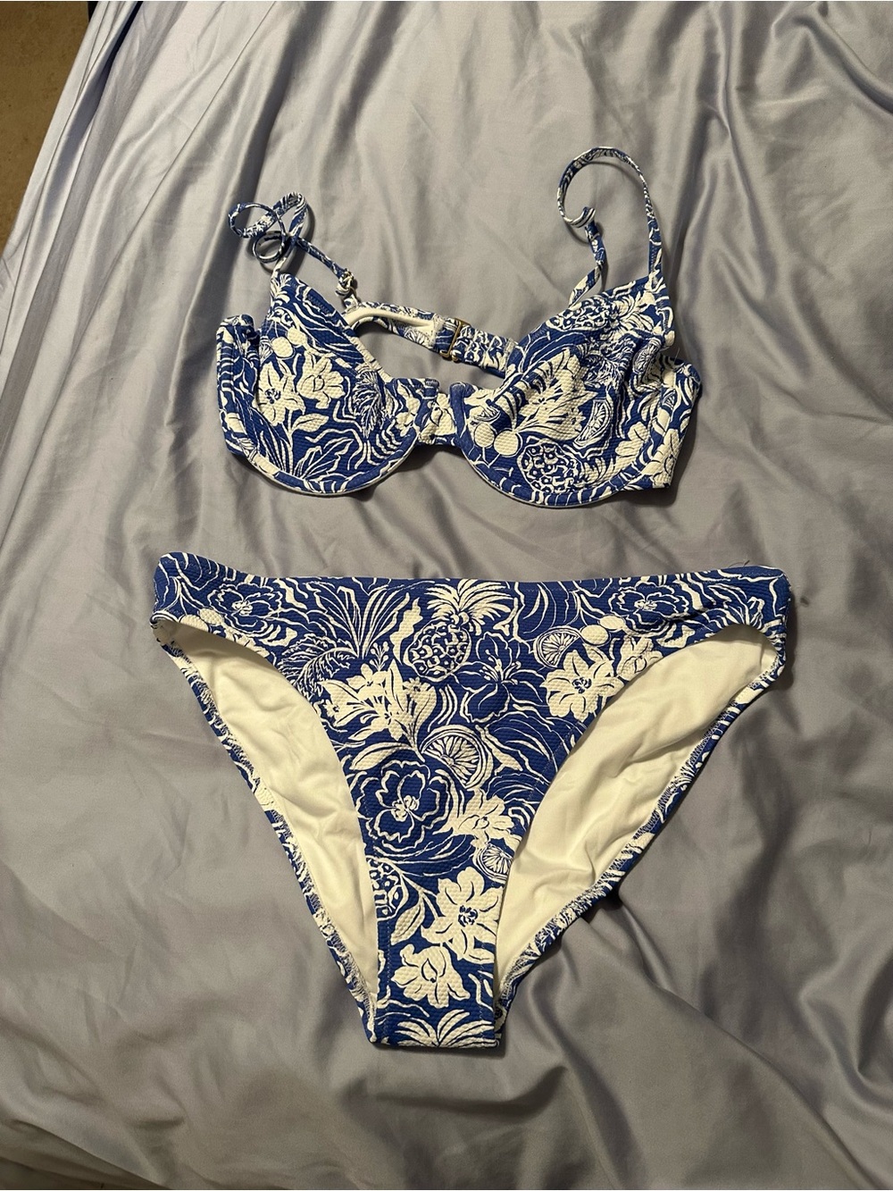 Old Navy Blue and White Floral Underwire Bikini *READ DESCRIPTION*